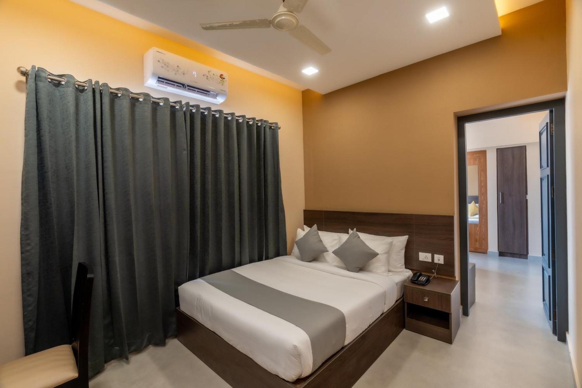 Court 11 By Dimora Hotel Kochi Exterior photo